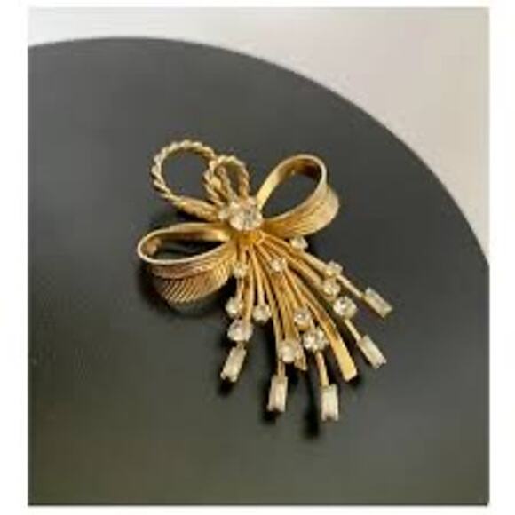 BOGO FREE Sarah Coventry Dynasty Bow Ribbon Brooch Clip for scarf or shoe - Picture 1 of 6